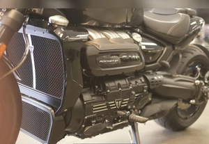 พร้อมขับขี่ 2025 โปรโมชั่นสำหรับรถมอเตอร์ไซค์ทริมฟ์ ครุยเซอร์ ร็อคเก็ต <span class=keywords><strong>3</strong></span> สตอร์ม อาร์ สีดำแซฟไฟร์/แกรนิต - Product Image 5