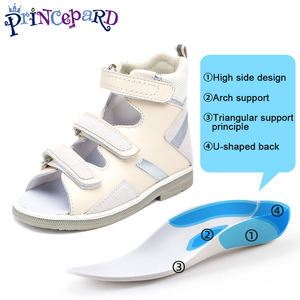 Sandales d'été blanches pour bébé fille en gros, chaussures plates orthopédiques confortables pour enfants, respirantes et adorables - Product Image 2