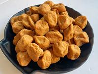 Craquelins aux cacahuètes grillées en forme de prune chili, vente chaude, épicés, croquants, enrobés de cacahuètes, en-cas