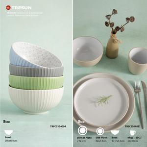 Bols en céramique gaufrée de style vintage avec ustensiles de cuisine artisanaux au design floral pour servir et manger - Product Image 6