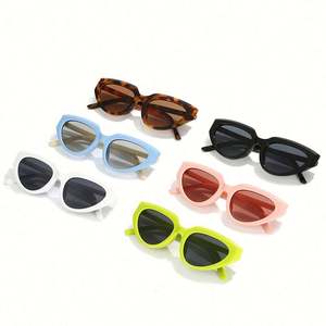 Gafas de Sol de Moda Vintage con Logotipo Personalizado, Tonos Azul Verde, Protección UV400, Color en Contraste, Estilo Ojo de Gato para Mujer - Product Image 4