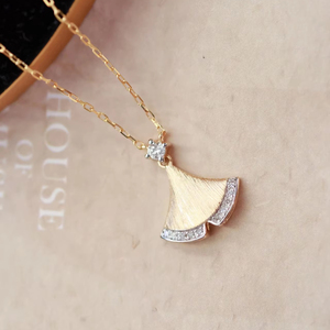 18k dày Vàng vật liệu với tinh tế chải craftsmanship thiết lập với 13 điểm Ginkgo Leaf Kim Cương Vòng cổ - Product Image 1