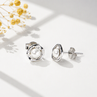Boucles d'oreilles élégantes et minimalistes en argent sterling S925 avec perle d'eau douce plaquée rhodium, idéales pour un cadeau d'anniversaire de mariage