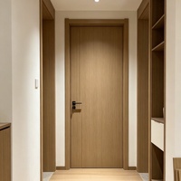 Portes plates en bois massif de chêne au design minimaliste vintage américain avec quincaillerie noire pour villas et hôtels modernes