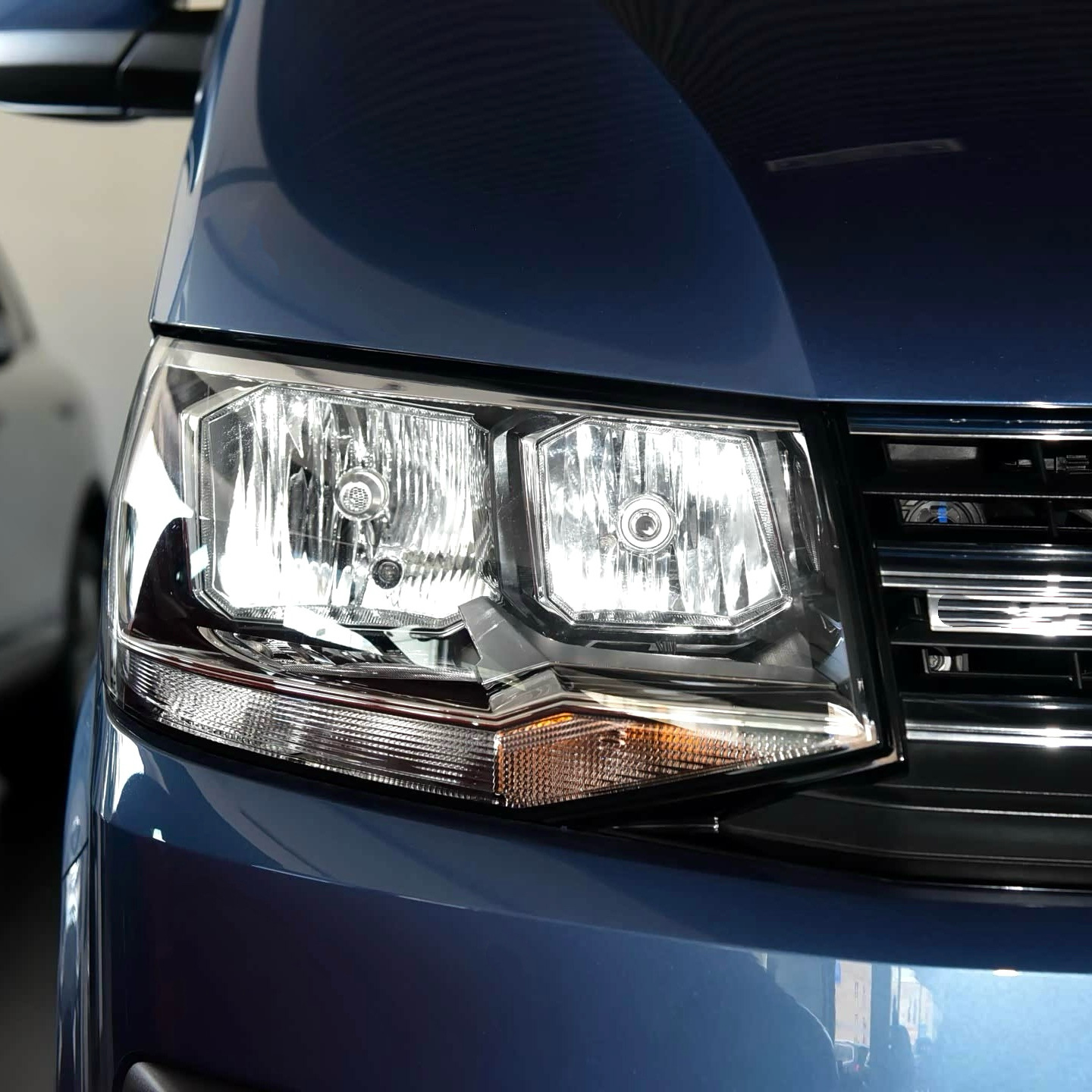 Suitable for vehicles standard low-end halogen headlights