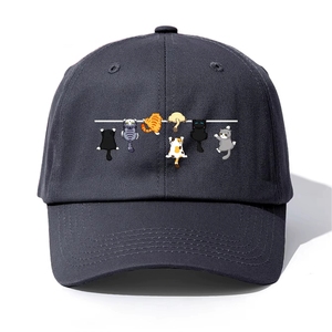 Gorra de Béisbol con Estampado Plano 2D de Gatos Adorables, con Múltiples Gatos con Diferentes Expresiones y un Patrón de Nubes y Notas Musicales - Product Image 4
