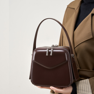 Sac à main en cuir véritable personnalisé de haute qualité, fabrication originale OEM, sac à bandoulière rétro pour femmes, sac à bandoulière de créateur pour femmes - Product Image 1