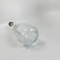 Bouteille de whisky en verre personnalisée en gros, forme sur mesure, 750 ml, 500 ml avec bouchon en verre, articles de bar haut de gamme, approvisionnement en gros