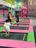 Parc de jeux gonflables pour enfants avec toboggan et château gonflable, équipements d'aventure amusants pour enfants