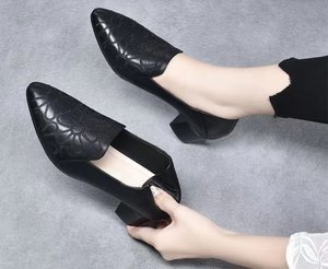 Factory Wholesale Premium Leather Black Pointed -toe Chunky Heel on Women's <b>Pumps</b> for Luxury High Heels Shoes - Product Image 6