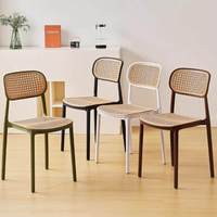 Chaise en rotin plastique empilable noire pour restaurant extérieur, bistrot moderne de style parisien pour adultes