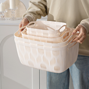 Petit panier à motif de pompon personnalisé panier de rangement en plastique pour articles divers - Product Image 4