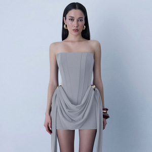 ชุดเดรสสีแดงแบบไม่มีสายรัดไหล่ ดีไซน์เปิดหลัง แต่งริบบิ้น เหมาะสำหรับงานกลางคืน - Product Image 4