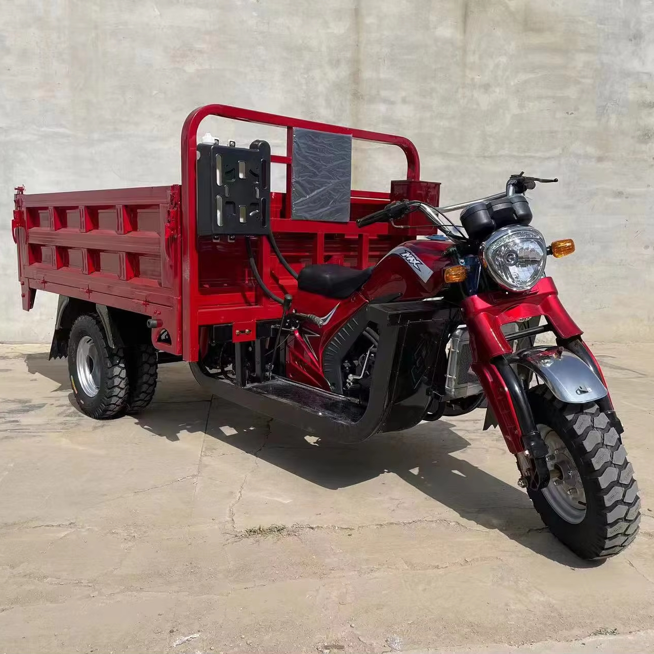 アウトドアアドベンチャーを、高性能250cc リバーストライクモデルで