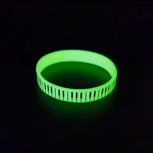 กำไลข้อมือทำจากยางสีเข้มเรืองแสง - Product Image 2
