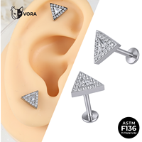 Labret Triangle en Titane G23 ASTM F136 à Filetage Interne avec Grappe de Zircons Clairs Effet Halo pour Cartilage d'Oreille, Hélix, Tragus et Bijoux Corporels pour Enfants