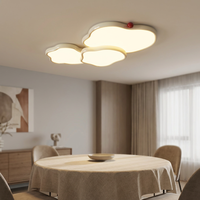 Lustre LED moderne en fer de style nuage pour salon, avec gradation et contrôle progressifs, couleur crème