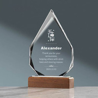 Plaque de récompense en cristal vierge en forme de goutte d'eau avec base en bois, gravure laser personnalisée, trophée pour entreprises, vente en gros