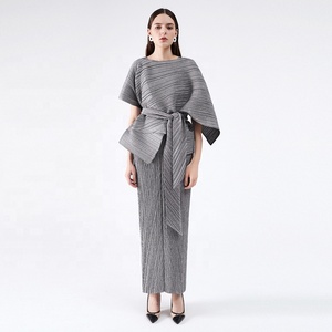 Nueva llegada Miyake plisado venta al por mayor 100% poliéster sólido adelgazamiento lentejuelas vestido de noche elegante vestido de tamaño libre - Product Image 2