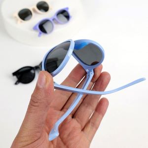 Lunettes de soleil rondes pour enfants, mode vintage 2025, garçons et filles, monture en silicone colorée, UV400 polarisées - Product Image 4