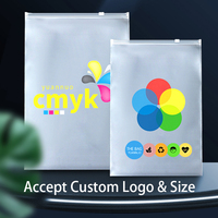 Logo personnalisé PVC/CPE/PP sac pochettes en plastique givré fermeture éclair vêtements sac d'emballage de vêtements