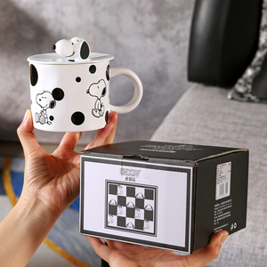 Taza de Cerámica con Diseño de Tablero de Ajedrez Blanco y Negro de Snoopy, con Tapa con Figura de Snoopy, Taza de Café para Parejas con Tapas de Muñecas, <span class=keywords><strong>Caja</strong></span> de Regalo - Product Image 6
