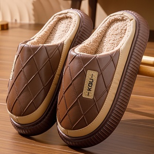 Nouvelles <span class=keywords><strong>pantoufles</strong></span> d'hiver 2025 pour hommes, en PU, grande taille, antidérapantes, chaudes, doublure en fausse fourrure courte, semelle extérieure épaisse en EVA - Product Image 2