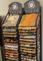 Présentoir métallique personnalisé Ray pour tapis et échantillons – Support d'exposition pour tapis, moquettes et couvertures en magasin