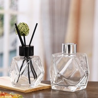 Diffuseur de bouteille en verre multi-aspects en forme de diamant de parfum de maison personnalisé avec bâtons de rotin