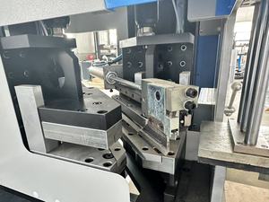 Machine à souder à deux positions pour profilés uPVC haute qualité HFL, machine de fabrication de fenêtres et de portes en PVC - Product Image 3