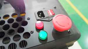 Máquina de Limpieza Láser Portátil de 100W, 200W, 300W, para Eliminar Óxido, Pintura, Aluminio, UPVC, Metal, Madera, Piedra, con Carrito - Product Image 2