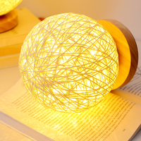 Lampe de table en rotin français, abat-jour créatif avec base en bois, lampe de table LED en rotin en forme de boule