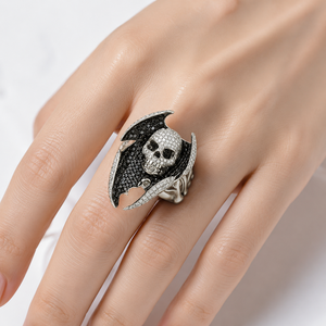 Anello Gotico con Teschio Nero, Anello da Uomo Stile Punk Audace, Gioiello per Ogni Giorno - Product Image 2