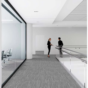 Dalles de moquette en nylon de qualité commerciale, design carré moderne, support non tissé en PE, solution de revêtement de sol modulaire résistant aux taches - Product Image 1