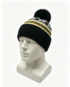 Bonnet tricoté personnalisé à motif jacquard nordique avec pompon, doublure polaire chaude et revers côtelé, fournisseur de bonnets d'hiver - Product Image 5
