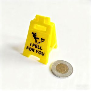 Mini Letrero Decorativo de Escritorio Impreso en 3D de Plástico, Te Caí En Amor, para el Día de San Valentín - Product Image 4