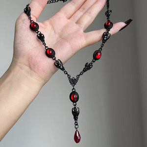 Conjunto de Joyería de Estilo Oscuro para Halloween para Mujer, Aretes Góticos con Gotas de Sangre de Diablo, Collar con Colgante de Araña Fantasma, Cadena de Eslabones, Collar Geométrico - Product Image 1