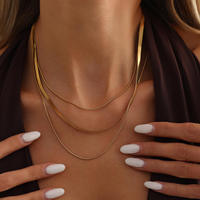 Lot de 4 Colliers Ras-du-Cou Tendance en Acier Inoxydable Plaqué Or 18K PVD, Chaîne Serpent, Imperméables et Inaltérables, Bijoux Superposés à Maillons