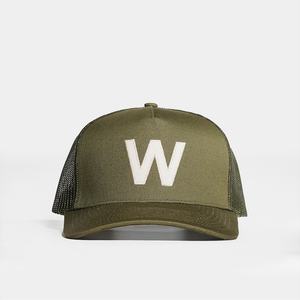 Gorra Trucker de Algodón Personalizada con Bordado de Fieltro, 5 Paneles, Estructurada, con Malla en la Parte Trasera - Product Image 1