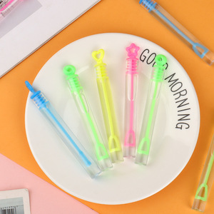 Baguettes à bulles en forme de cœur, lot de 48 mini jouets à bulles pour enfants, faciles à transporter, en plastique, 10,4 cm, unisexe, âge 5-7 ans - Product Image 2