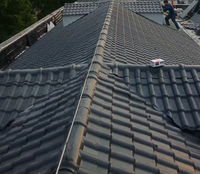 Tuiles de toiture noires résistantes aux chocs ASA Feuilles de toiture en PVC en résine synthétique pour usage extérieur Fournisseur de matériaux de construction pour la maison