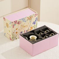 Ensemble théière et tasses à café en porcelaine rose à motif floral original, avec plateau et coffret cadeau