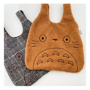Otoño Invierno venta al por mayor 2024 INS Casual suave felpa <span class=keywords><strong>lana</strong></span> PANA lindo Totoro bordado bolso todo-fósforo caminar chaleco bolsa - Product Image 2