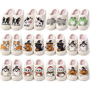 Chaussons d'intérieur tendance en PVC motif chien de dessin animé pour femmes et hommes, idéaux pour l'hiver, Halloween et Noël – Nouveauté très prisée - Product Image 1