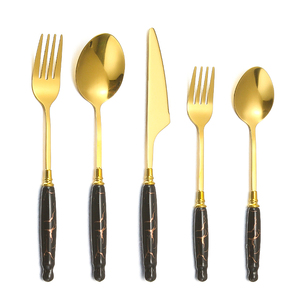 <span class=keywords><strong>Vendita</strong></span> calda 24 pezzi <span class=keywords><strong>in</strong></span> acciaio inox ceramica manico posate Set forchetta coltello cucchiaio Set per la casa - Product Image 6