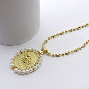 Collier pendentif NM1416 plaqué or 18 carats avec portrait de la Vierge Marie couronnée d'une perle, en forme de cœur ovale et croix, pour femme - Product Image 4