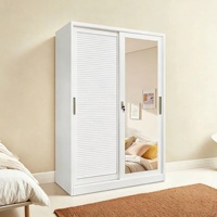 Armoire de chambre à coucher de luxe blanche et marron avec portes à persiennes et tiroirs inférieurs