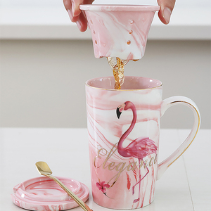 Vente en gros Mug en céramique personnalisé Coffret cadeau Mugs pour couples 400ml Mug flamant rose au design en marbre avec couvercle et cuillère - Product Image 3