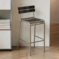 Chaises de bar style Bauhaus du milieu du siècle avec dossier, tabourets en fer antique pour salons de thé, cafés et repas en plein air