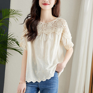 Chemisier brodé en pur coton pour femme, col feuille de lotus, ajouré, couleur abricot, élégant et unique, manches courtes, collection 2026 - Product Image 3